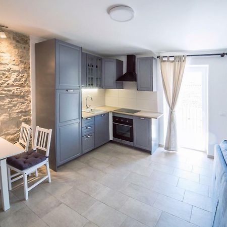 Emma appartment Poreč Exteriör bild