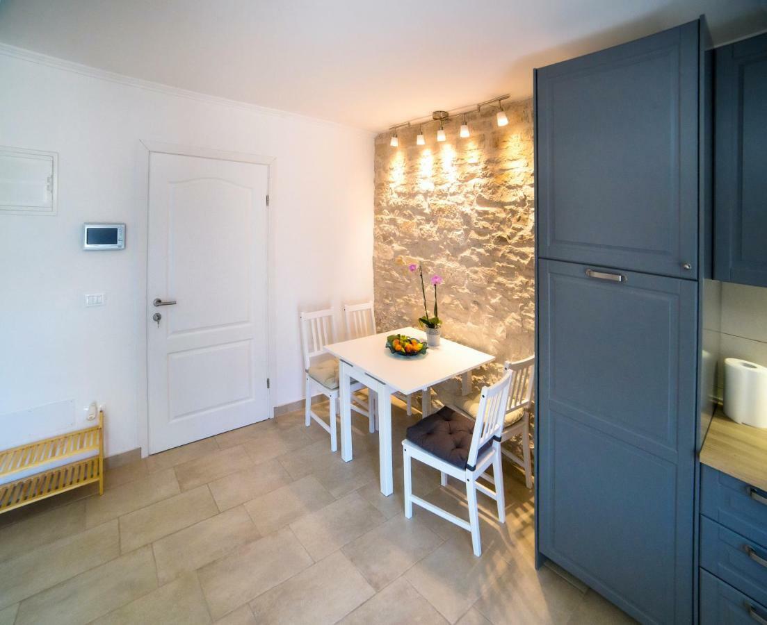Emma appartment Poreč Exteriör bild