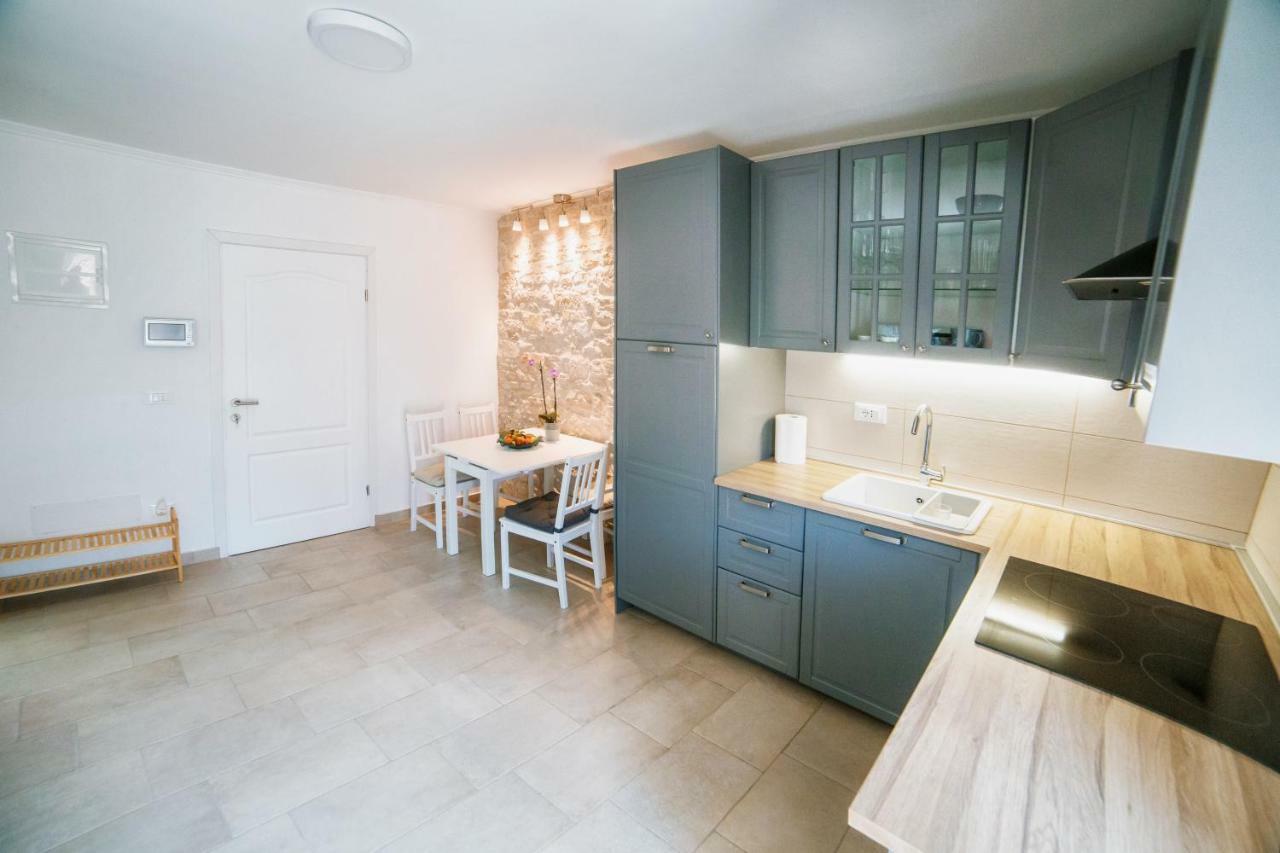 Emma appartment Poreč Exteriör bild